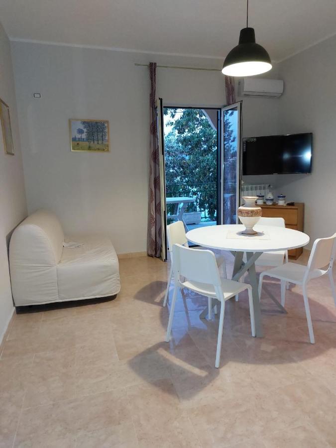 Esther Guest House Castel Volturno Extérieur photo