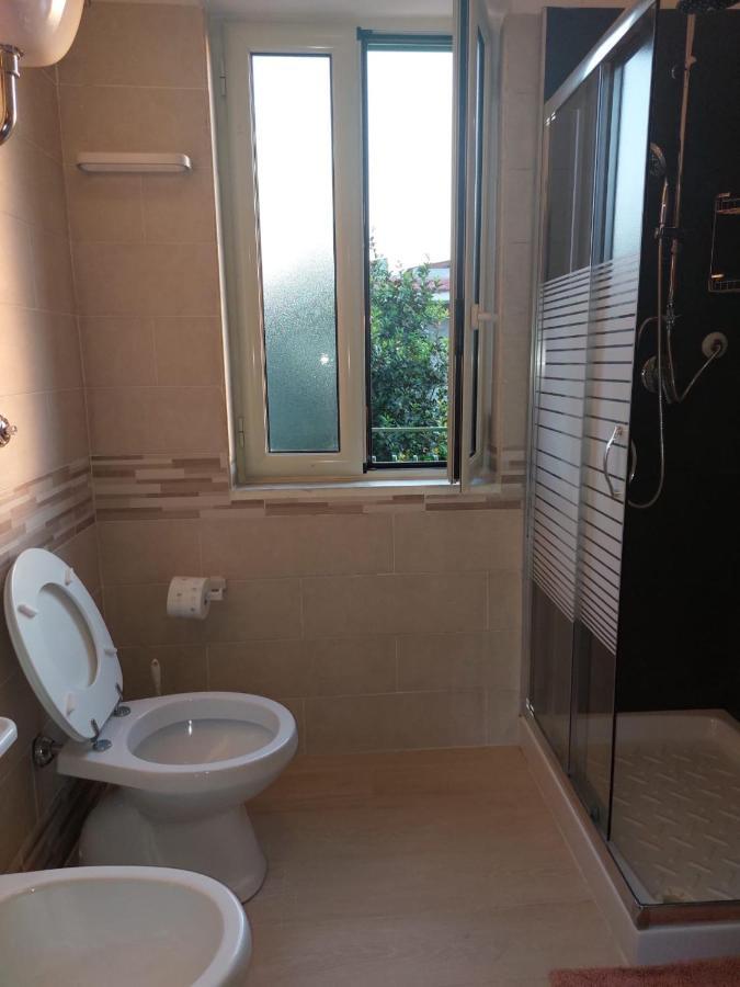 Esther Guest House Castel Volturno Extérieur photo